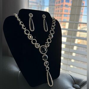 Stunning necklace and earring set